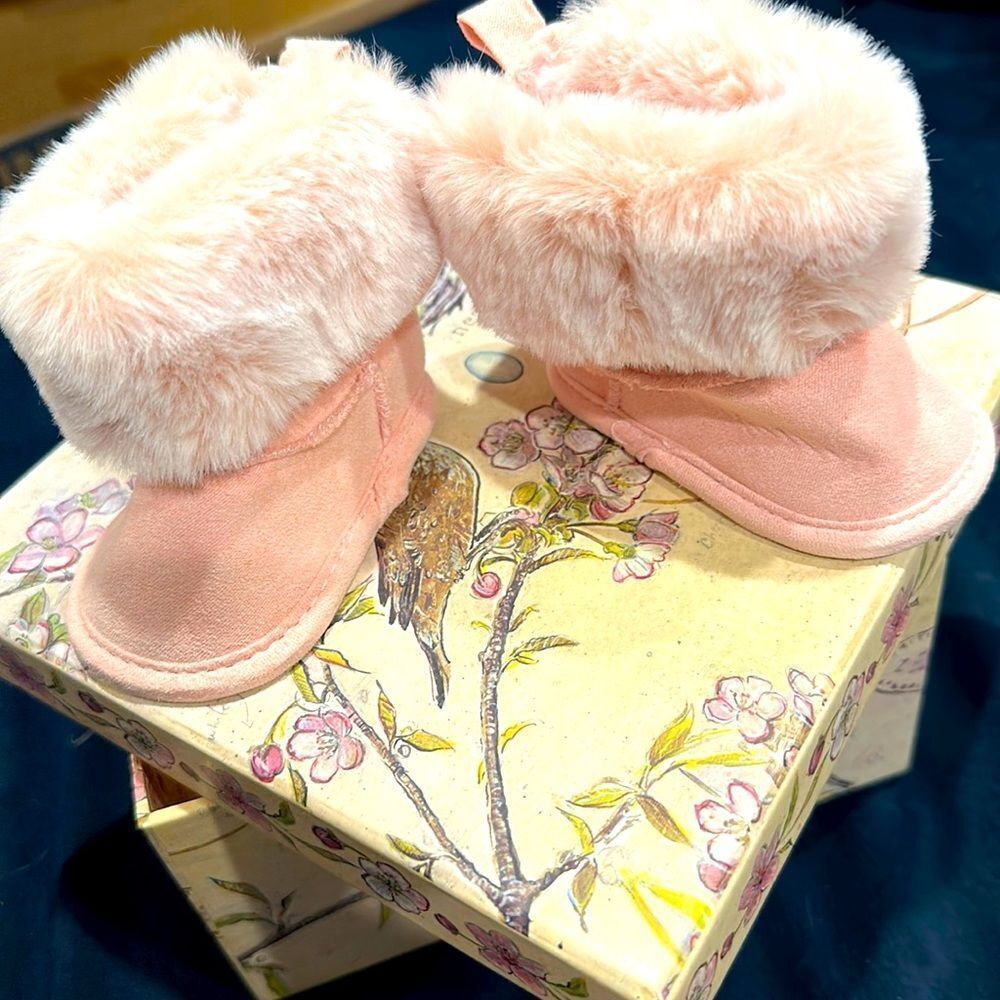 NWOT-FIRST STEPS INFANT 0-3 BOOTS